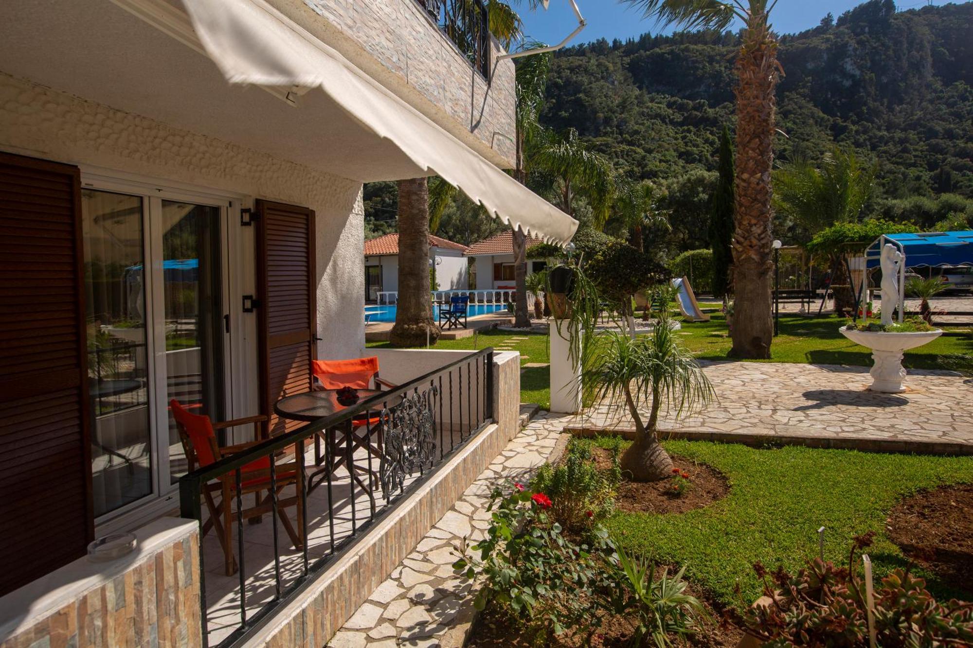 Villa Dimitris Apartments & Bungalows Frínion Exteriér fotografie